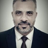 صورة المؤلف محمد طة